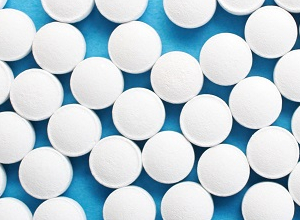 What conditions and medications are incompatible with aspirin?