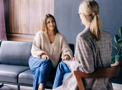 What are the benefits of psychotherapy in the treatment of fibromyalgia?